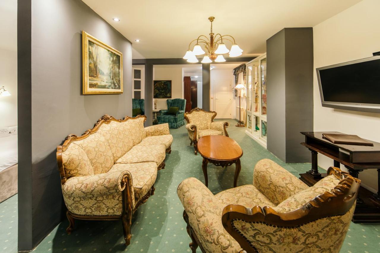 Garni Hotel President De Luxe Крагуевац Экстерьер фото